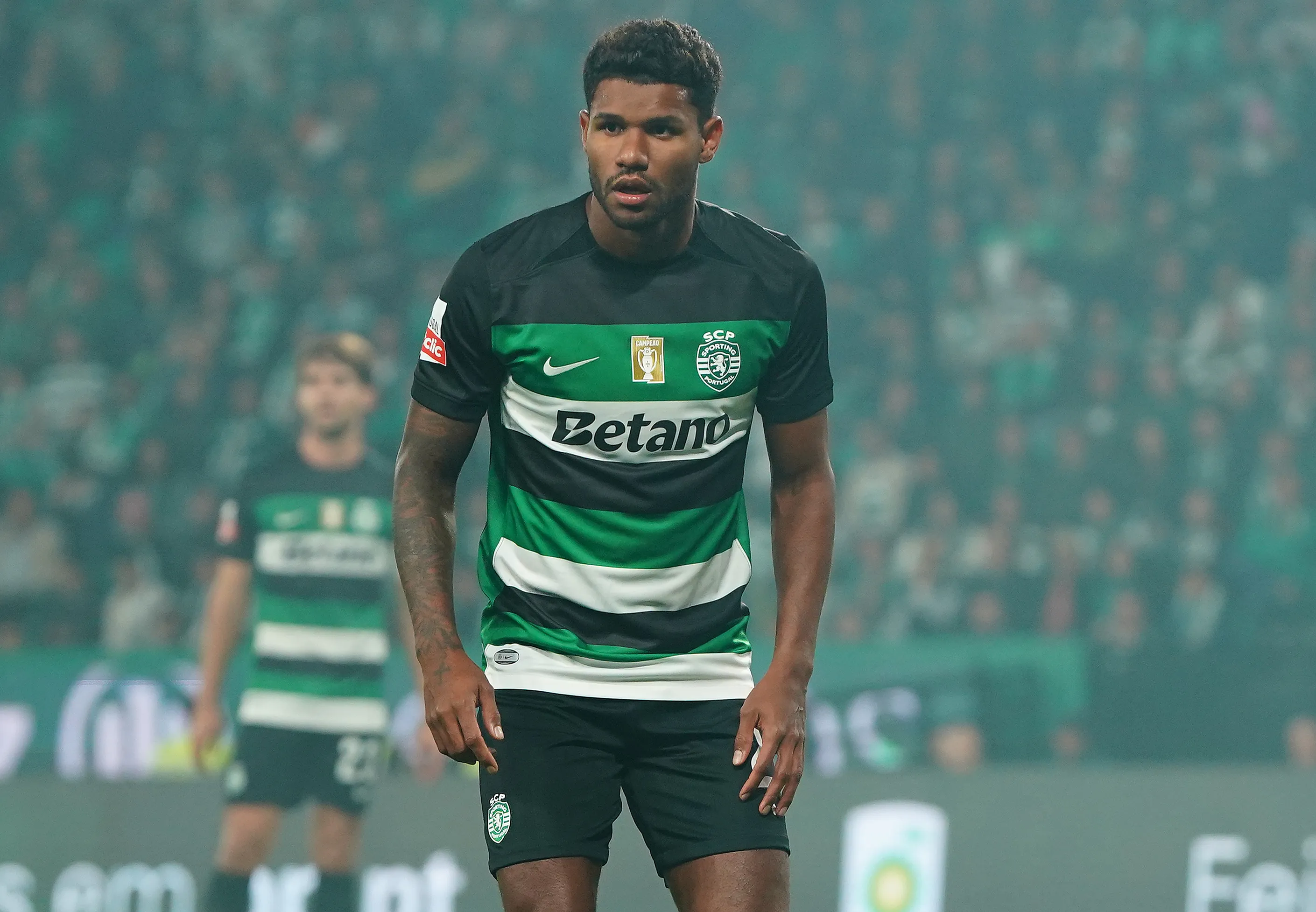 Matheus Reis em jogo pelo Sporting. Photo by Gualter Fatia/Getty Images