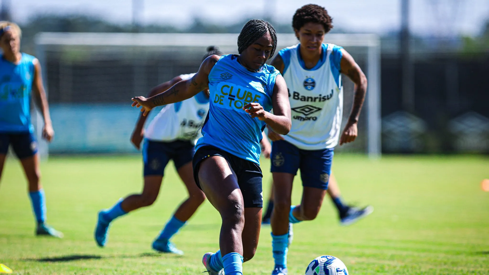 Mayerli Rodríguez em treino pelo Grêmio