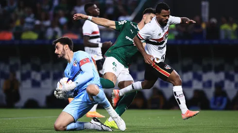 Rafael, goleiro do São Paulo, durante partida contra o Palmeiras no estadio Arena Barueri pelo campeonato Paulista 2026. Foto: Ettore Chiereguini/AGIF