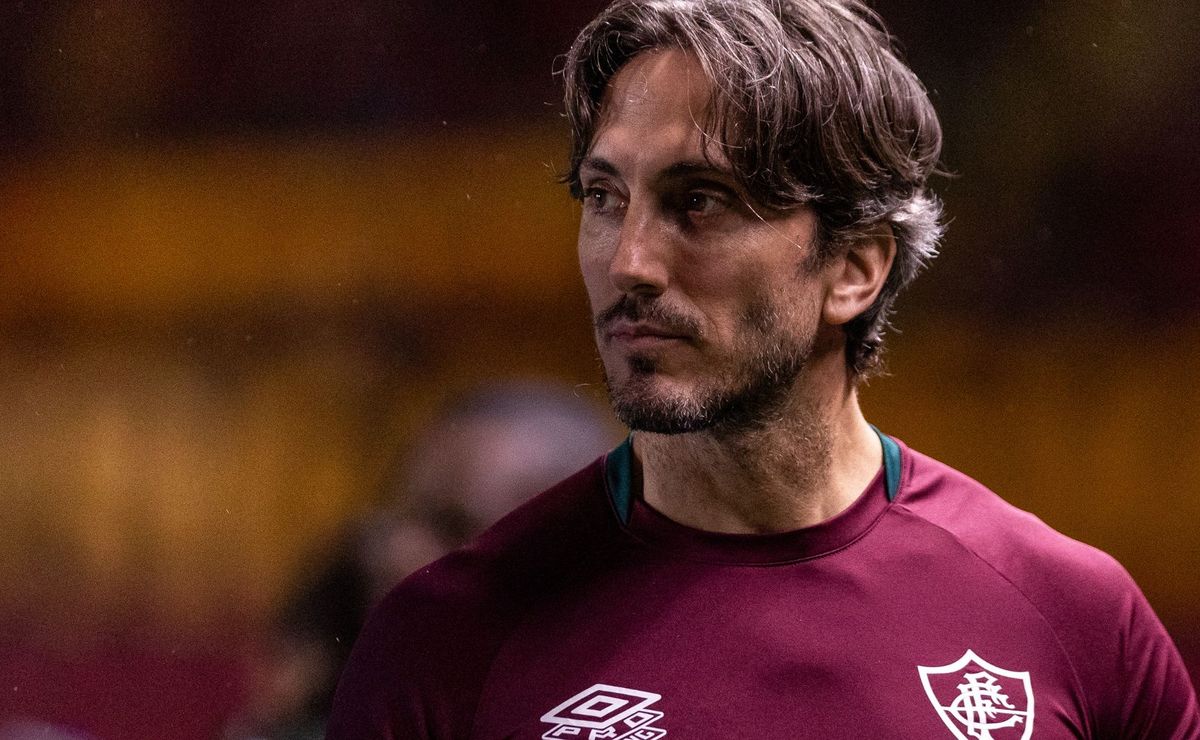 Luis Zubeldía fica fora do Fla-Flu no Maracanã após decisão médica confirmada