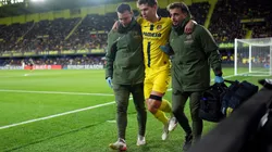 VILLARREAL, SPAIN - JANUARY 24: Juan Foyth of Villarreal CF is supported by medical staff as he's substituted off the pitch due to an injury during the LaLiga EA Sports match between Villarreal CF and Real Madrid CF at Estadio de la Ceramica on January 24, 2026 in Villarreal, Spain. (Photo by Alex Caparros/Getty Images)