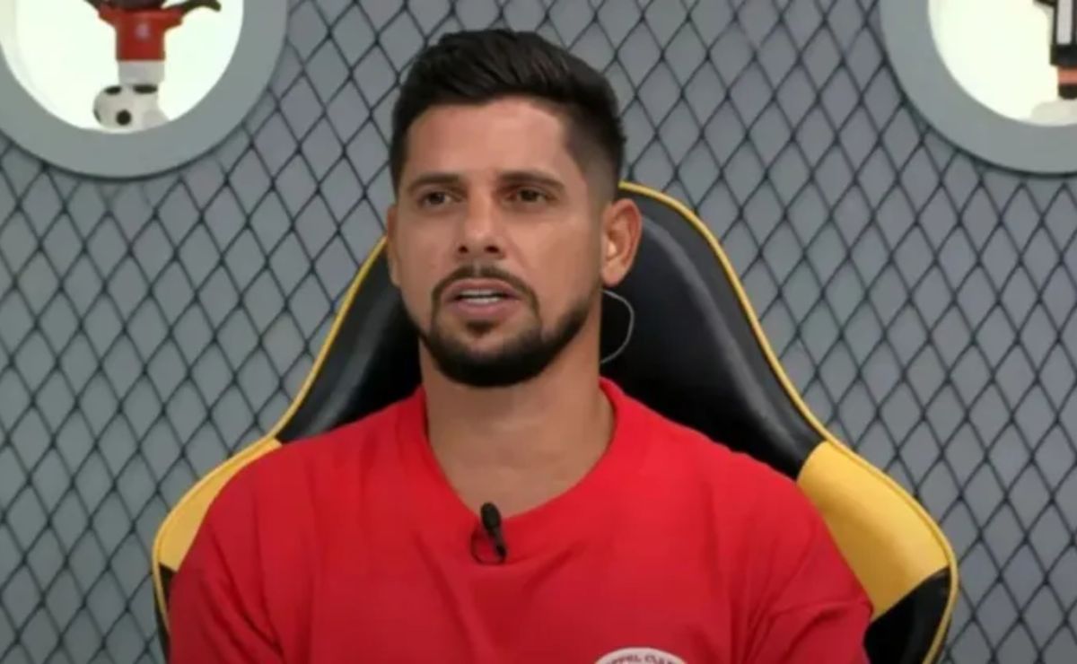 Fluminense x Flamengo: Cicinho nega favoritismo absoluto para o Rubro-Negro no Fla-Flu