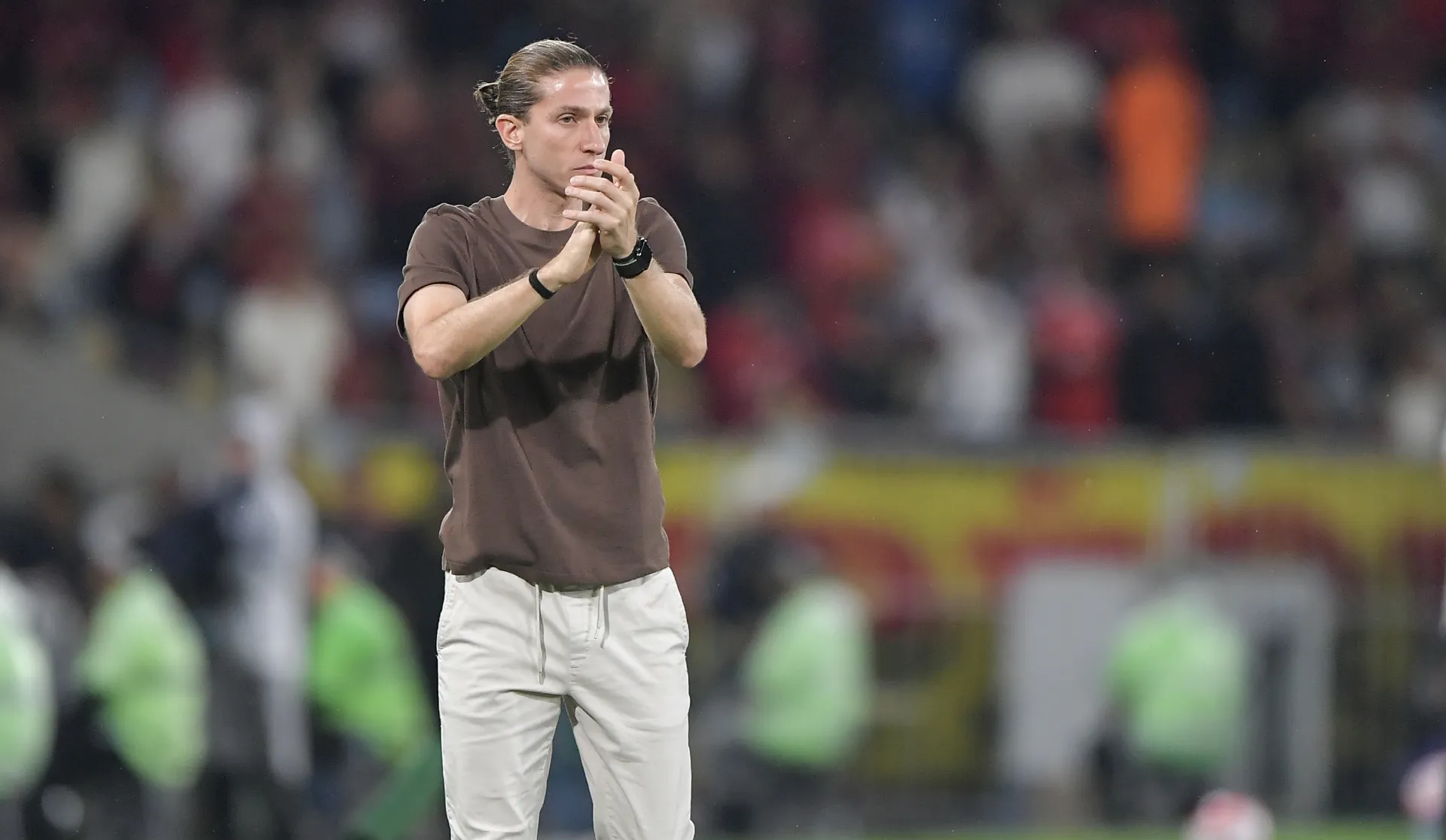 Filipe Luís no comando técnico rubro-negro durante o estadual – Foto: Thiago Ribeiro/AGIF