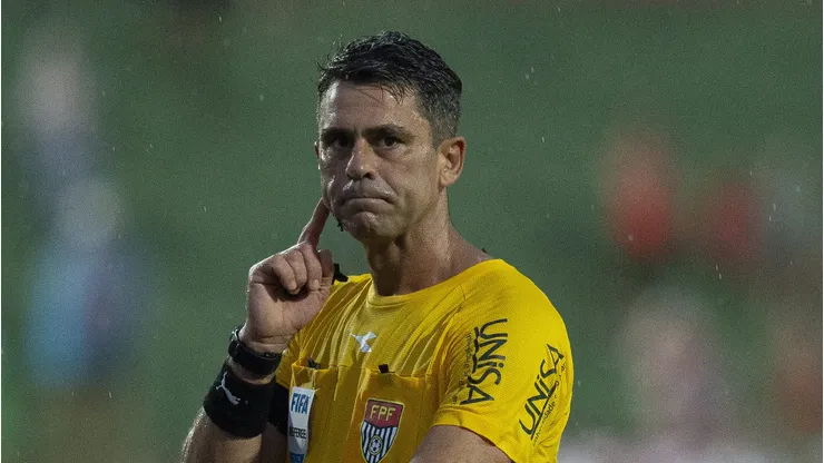 Flávio Rodrigues durante partida disputada na atual edição do Paulistão