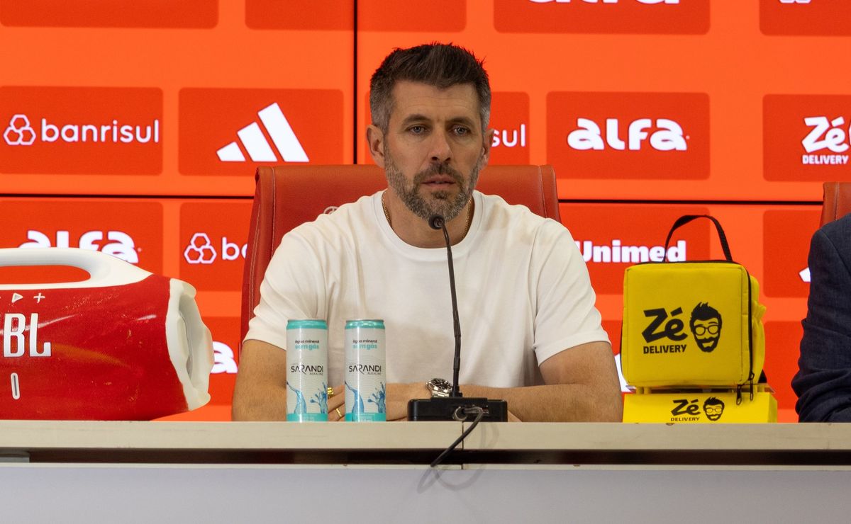 Pezzolano tem apenas uma dúvida na escalação do Internacional para o Gre-Nal: Villagra ou Ronaldo