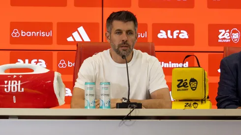 Paulo Pezzolano tem dúvida na escalação. Foto: Filipe Maciel/SCI