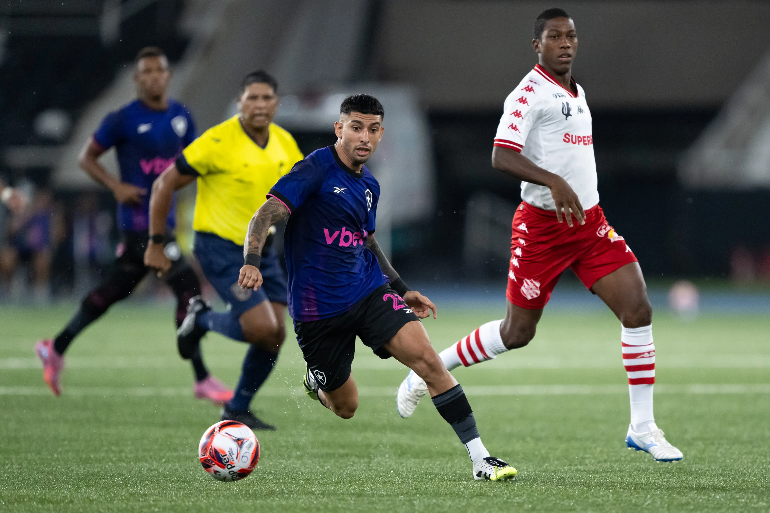 Santi Rodríguez durante partida contra o Bangu. Foto: Jorge Rodrigues/AGIF