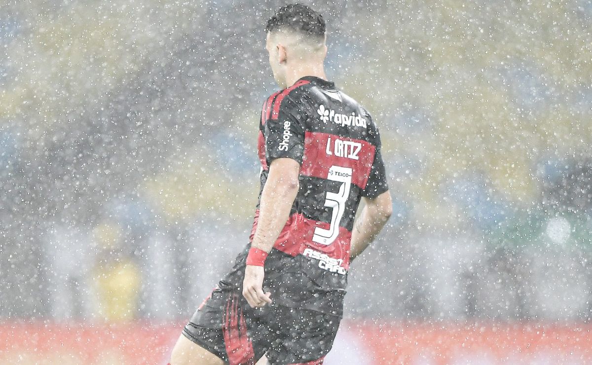 Flamengo x Fluminense no Maracanã é paralisado pela chuva e revolta torcedores