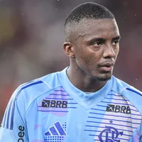 Andrew quase se complica no Fla-Flu por conta da chuva