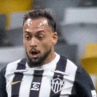 Maycon sofre críticas da torcida do Atlético-MG durante clássico