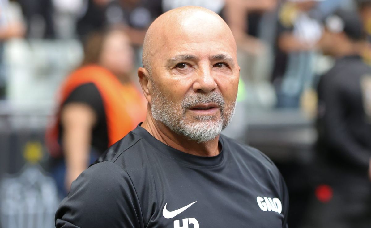 Atlético Mineiro vence o Cruzeiro com estratégia e alterações de Sampaoli no segundo tempo