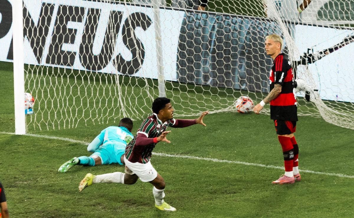 Fluminense vence o Flamengo no Maracanã com gols decisivos no segundo tempo da partida ￼
