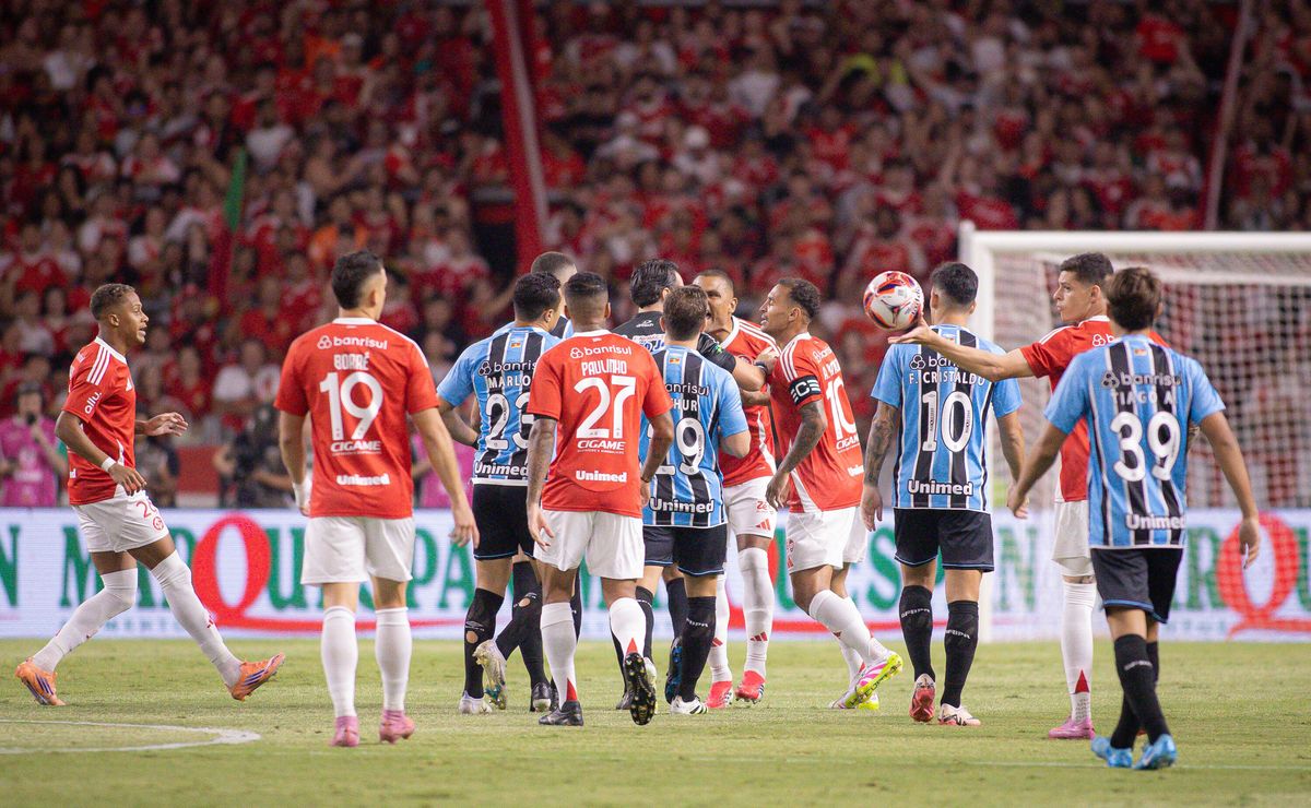 Gre-Nal: Grêmio sofre virada relâmpago e perde de 4 a 2 para o Internacional no Campeonato Gaúcho