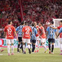 Grêmio sofre virada relâmpago e perde de 4 a 2 para o Inter