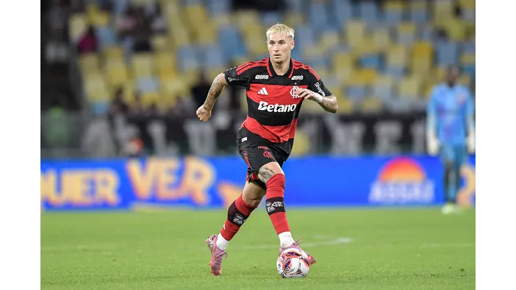 RJ - RIO DE JANEIRO - 25/01/2026 - CARIOCA 2026, FLUMINENSE X FLAMENGO - Varela jogador do Flamengo durante partida contra o Fluminense no estadio Maracana pelo campeonato Carioca 2026. Foto: Thiago Ribeiro/AGIF