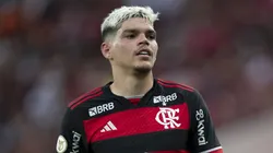 Ayrton Lucas vem sendo desfalque do Flamengo em primeiros jogos da temporada.