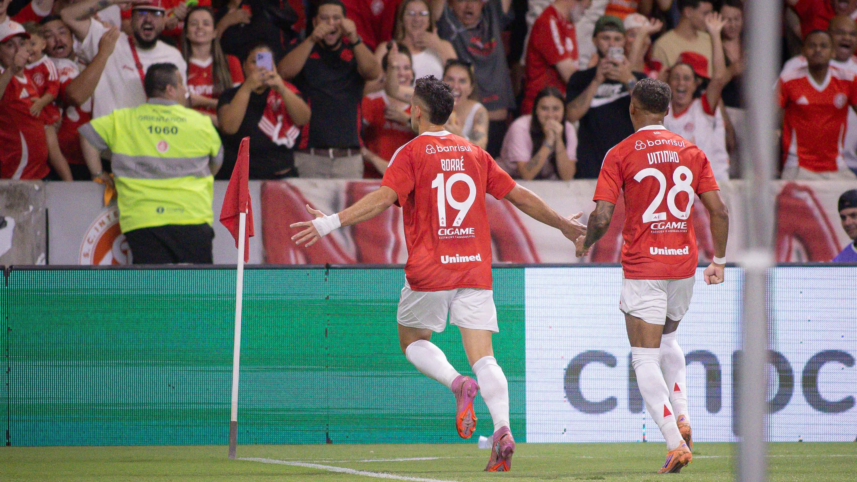 RS – PORTO ALEGRE – 25/01/2026 – GAUCHO 2026, INTERNACIONAL X GREMIO – Rafael Borre jogador do Internacional comemora seu gol durante partida contra o Gremio no estadio Beira-Rio pelo campeonato Gaucho 2026. Foto: Maxi Franzoi/AGIF
