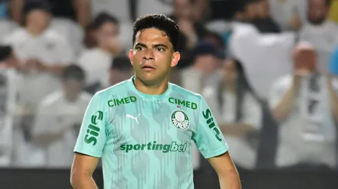 Bruno Rodrigues jogador do Palmeiras durante aquecimento antes da partida contra o Santos no estádio Vila Belmiro