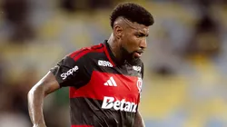 Emerson Royal, lateral do Flamengo, durante o clássico contra o Fluminense no Maracanã