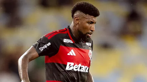 Emerson Royal, lateral do Flamengo, durante o clássico contra o Fluminense no Maracanã