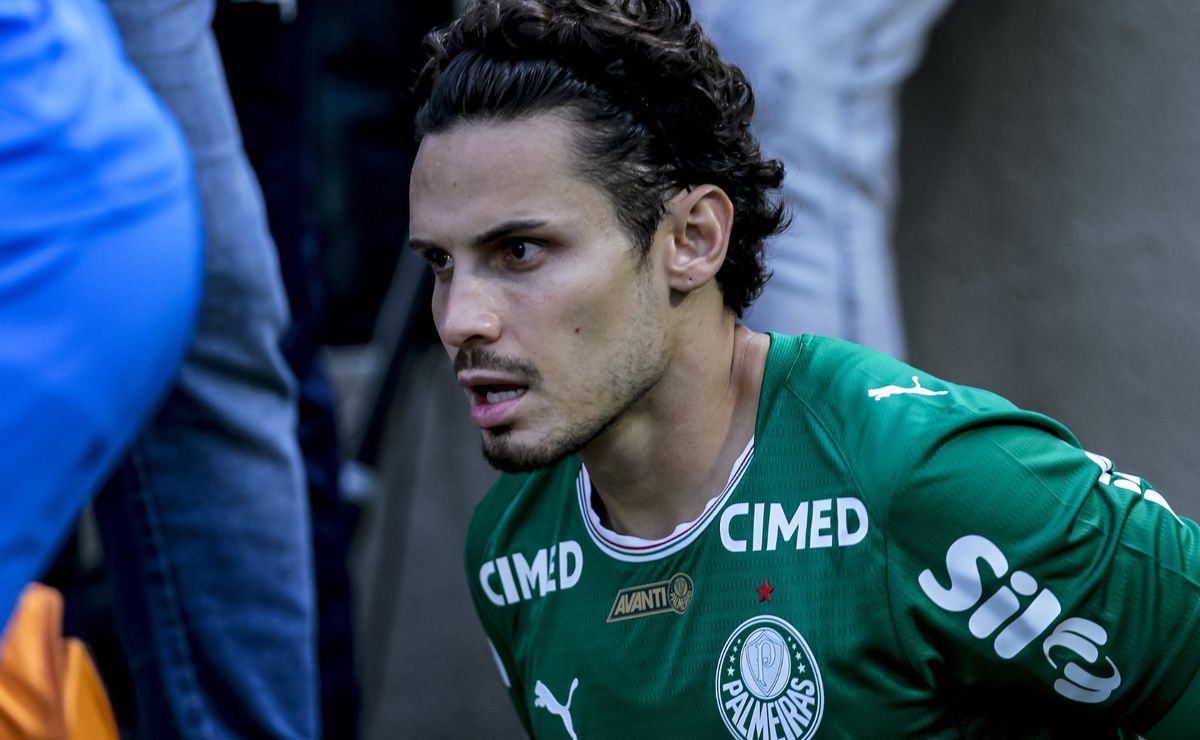 Raphael Veiga vive semana decisiva no Palmeiras, e diretoria avalia com calma possível saída do ídolo