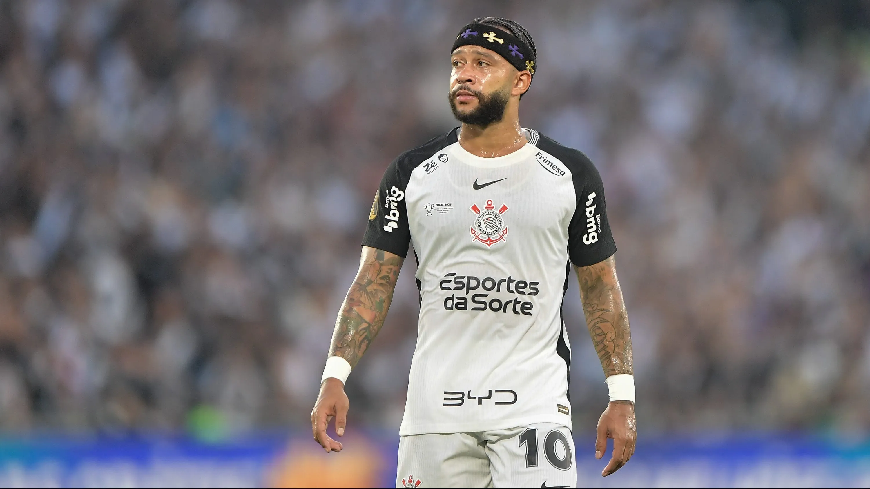 Saída de Memphis Depay ainda não é certa no Corinthians - Foto: Thiago Ribeiro/AGIF.