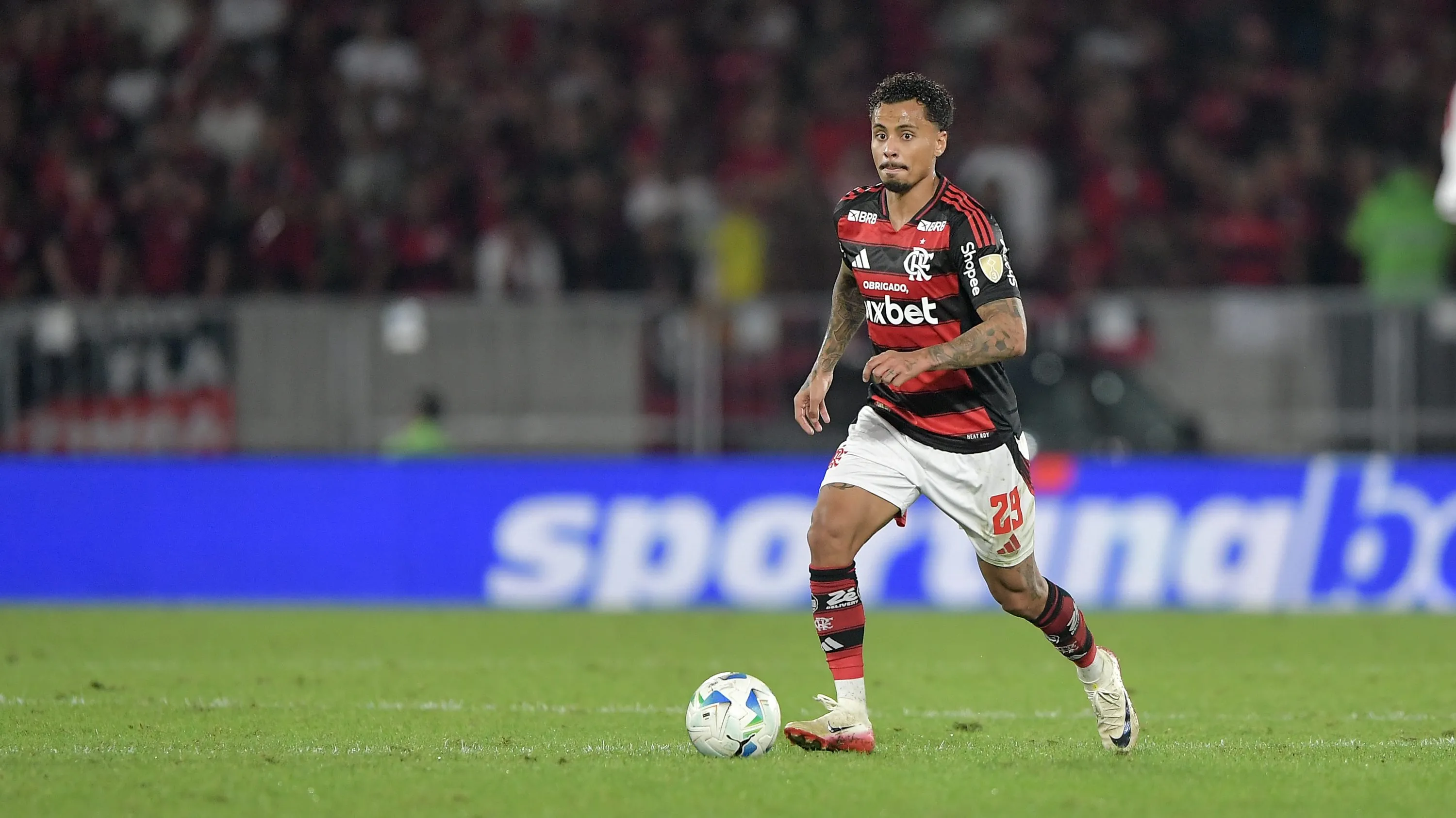 Allan segue vinculado ao Flamengo - Foto: Thiago Ribeiro/AGIF.