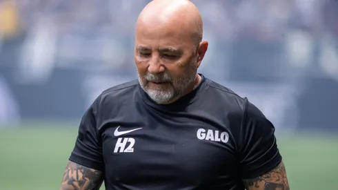 Jorge Sampaoli tem duas baixas para a estreia do Brasileirão 2026 – Foto: Fernando Moreno/AGIF