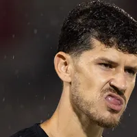 Hugo é reprovado internamente no Corinthians e saída do lateral-esquerdo deve acontecer ainda em 2026