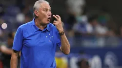 Tite durante partida do Cruzeiro no Campeonato Mineiro. Foto: Gilson Lobo/AGIF