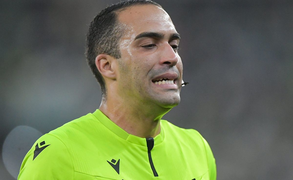Atlético-MG vai à CBF contra árbitro Davi Lacerda após pênalti não marcado em clássico