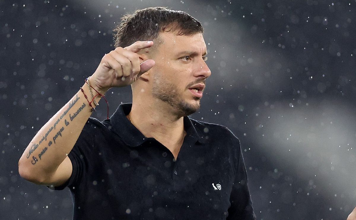 Anselmi aponta carências no elenco do Botafogo e cita Marlon Freitas: “Nossos jogadores são importantes”