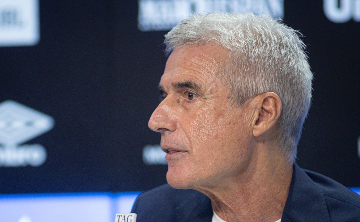 Grêmio respalda Luís Castro, descarta mudança e busca trazer camisa 5 para atender pedido do treinador