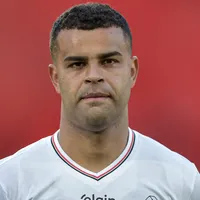 Alisson aparece no CT do Corinthians em meio a negociação com SPFC