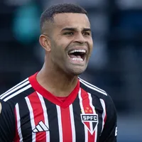 Alisson já aparece no CT do Corinthians; empréstimo continua travado