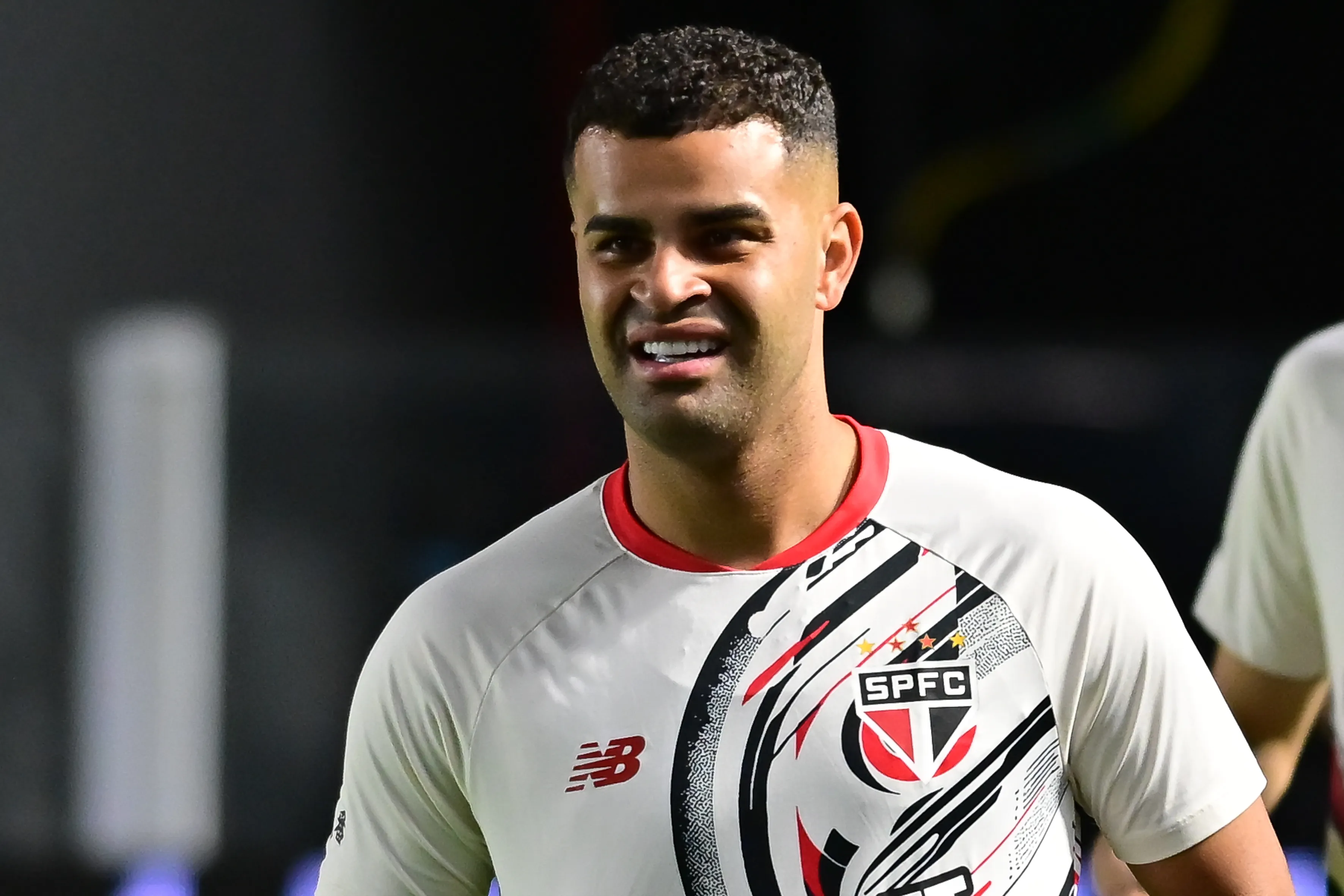 Volante sequer vem sendo relacionado no São Paulo e já deu aval para transferência ao Timão – Foto: Jota Erre/AGIF