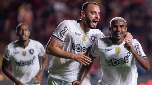 Cuiabano comemora gol pelo Botafogo