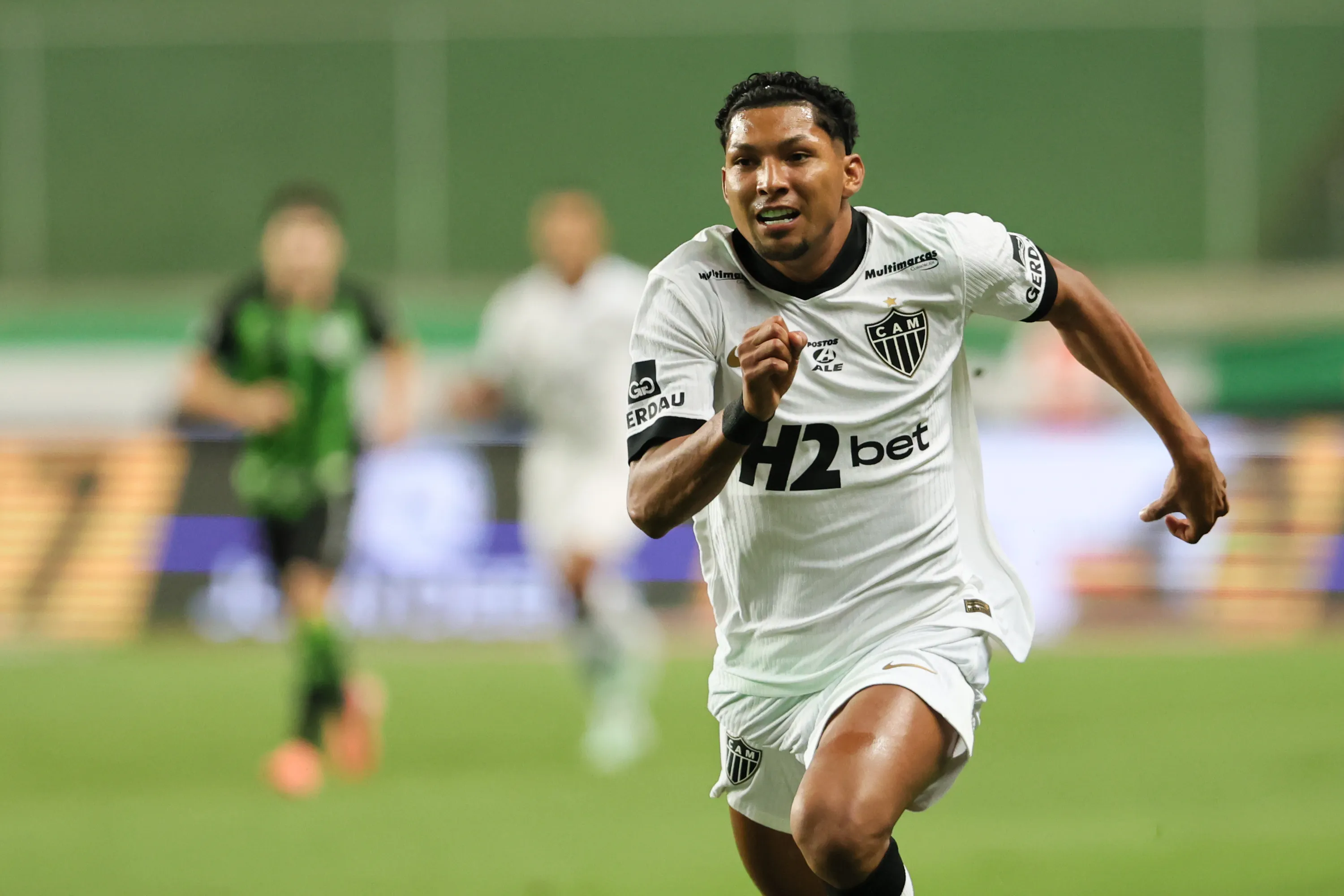 Rony tem vínculo no Atlético-MG até o fim de 2027, mas Santos quer o atacante no mercado – Foto: Gilson Lobo/AGIF