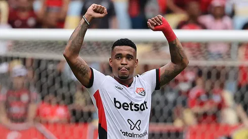 Alerrandro, atacante do CSKA atuando pelo Vitória no campeonato brasileiro (Foto: Wagner Meier/Getty Images)