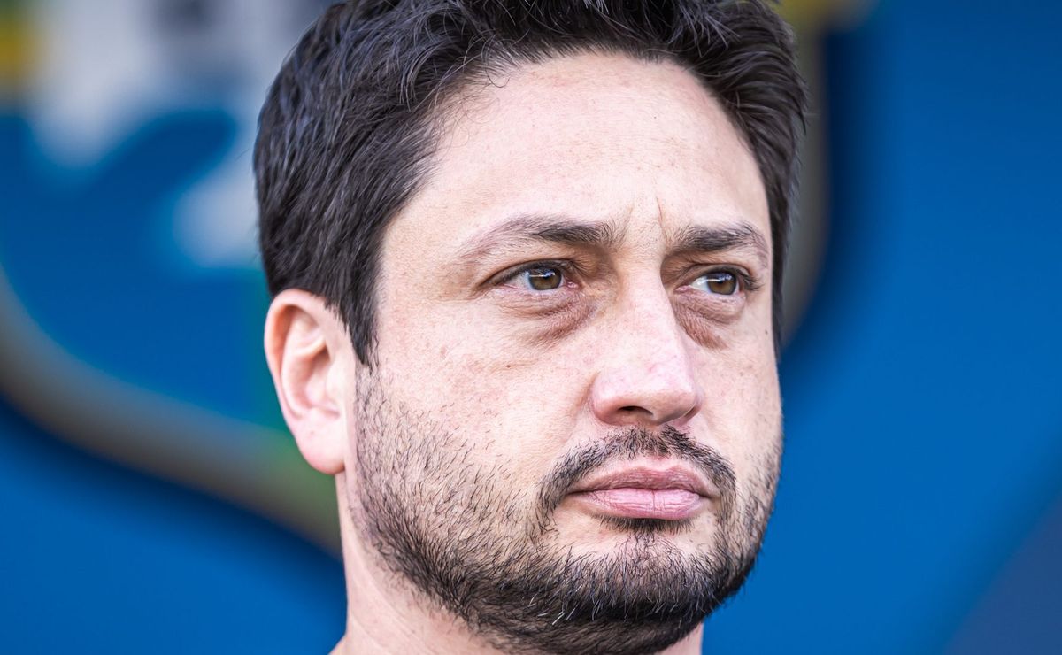 Arthur Elias defende testes em alto nível e comenta retorno de jogadoras ao Brasileirão Feminino