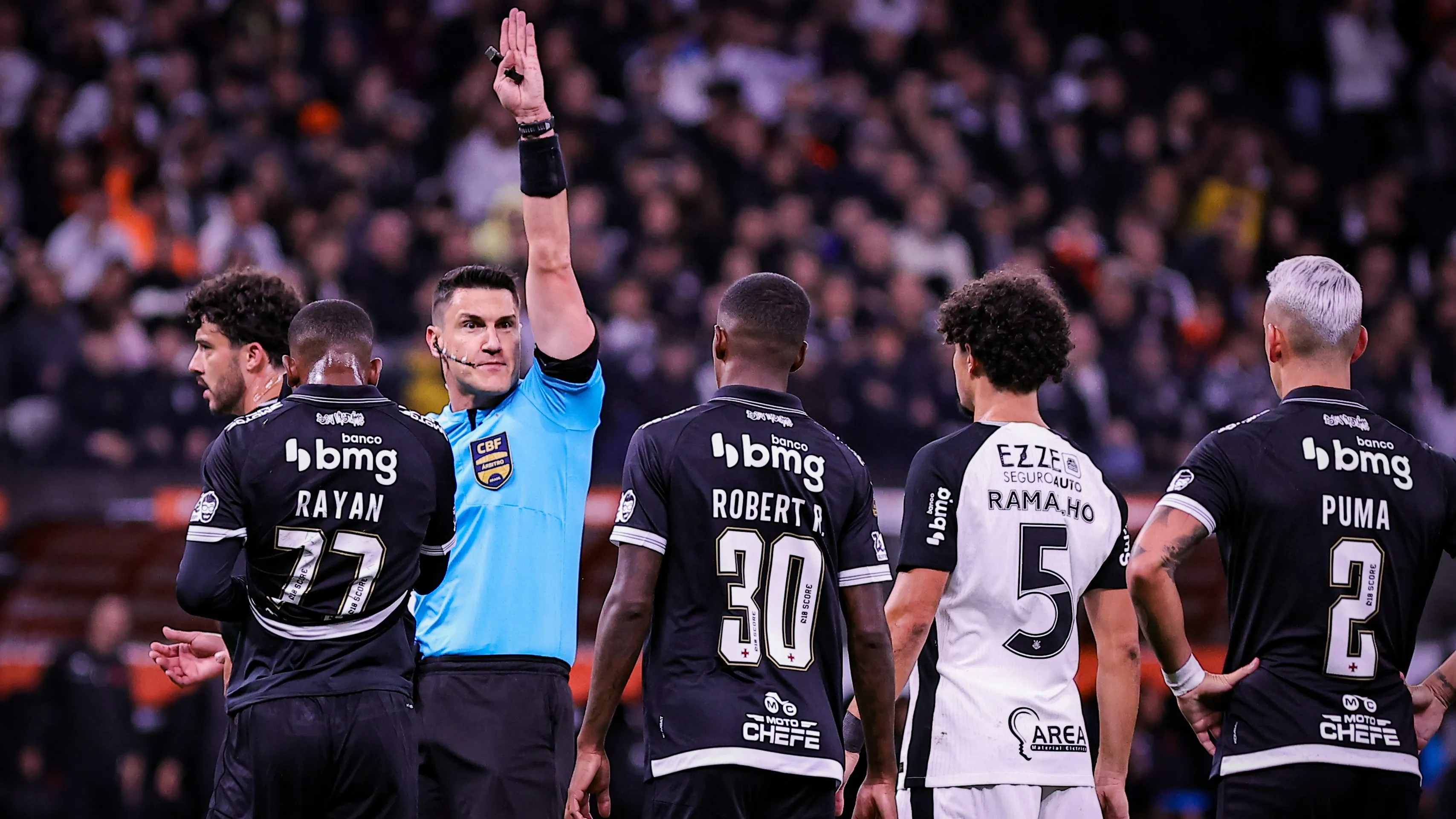 Rafael Klein apitando Corinthians x Vasco pela final da Copa do Brasil 2025. Foto: Fabio Giannelli/AGIF