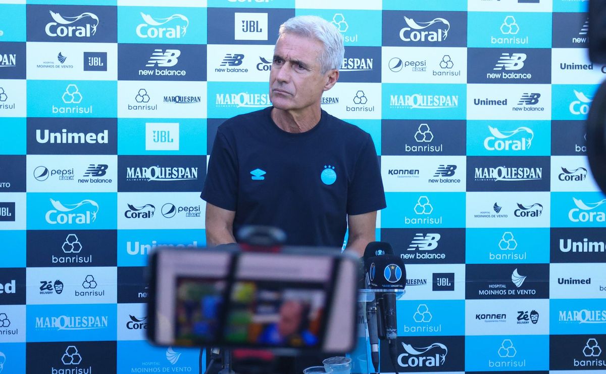 Derrota no Gre-Nal faz Grêmio acelerar mercado e buscar camisa 5 e 10 até sexta-feira