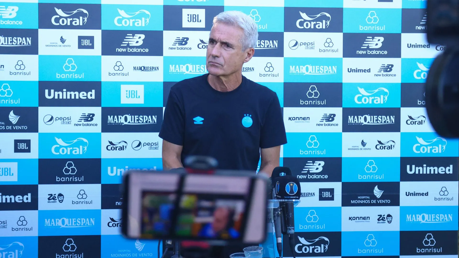 Luís Castro conta com um camisa 5 para seu esquema (Foto: Lucas Uebel / Grêmio)