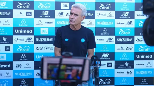 Luís Castro, técnico do Grêmio em entrevista coletiva no CT Luiz Carvalho (Foto: Lucas Uebel / Grêmio)