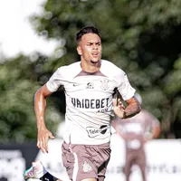 Após negociar Tchoca, Corinthians inicia a busca por um zagueiro