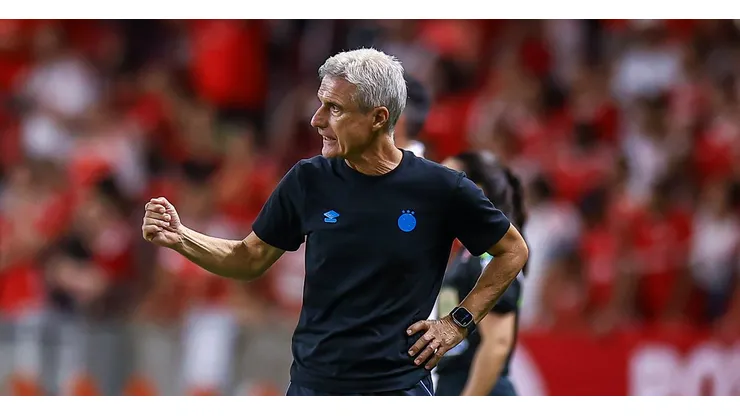 Luís Castro, técnico do Grêmio em partida pelo campeonato gaúcho (Foto: Lucas Uebel / Grêmio)