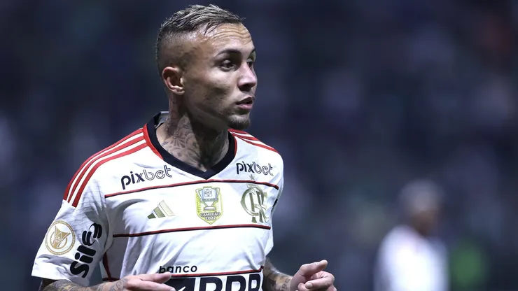 Everton Cebolinha se destaca pelo Flamengo.