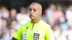 Wilton Pereira Sampaio, juíz em partida pelo campeonato brasileiro (Foto: Ricardo Moreira/Getty Images)