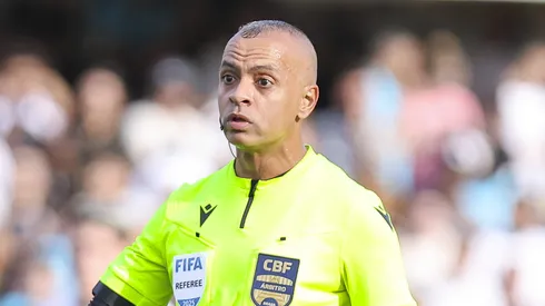 Wilton Pereira Sampaio, juíz em partida pelo campeonato brasileiro (Foto: Ricardo Moreira/Getty Images)