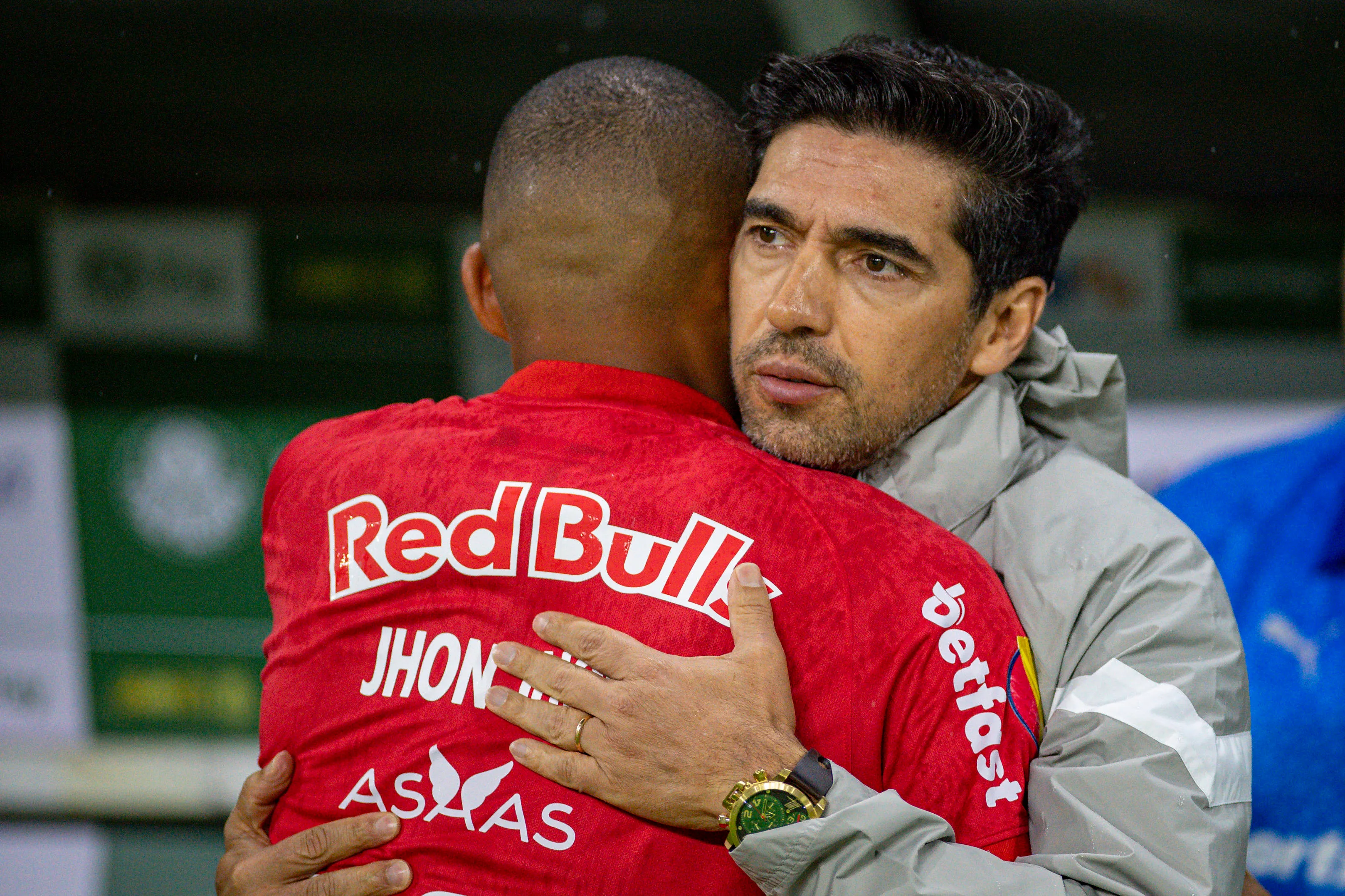 Jhon Jhon sempre foi defendido por Abel Ferreira na época em que defendia o Palmeiras; saída para o Bragantino trouxe o mehor do potencial do meia – Foto: Riquelve Nata/Sports Press Photo